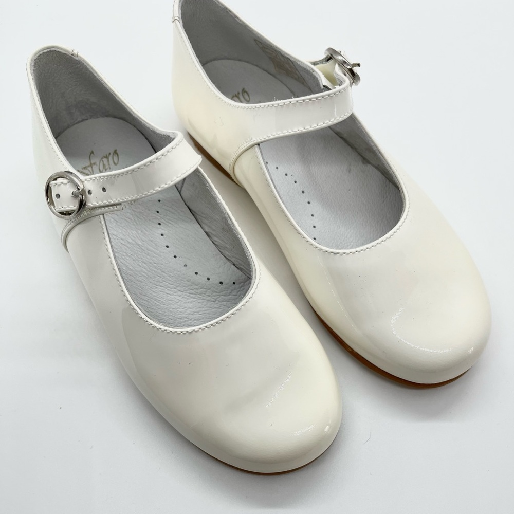 Classic White Patent Mary Jane made in Spain NWT